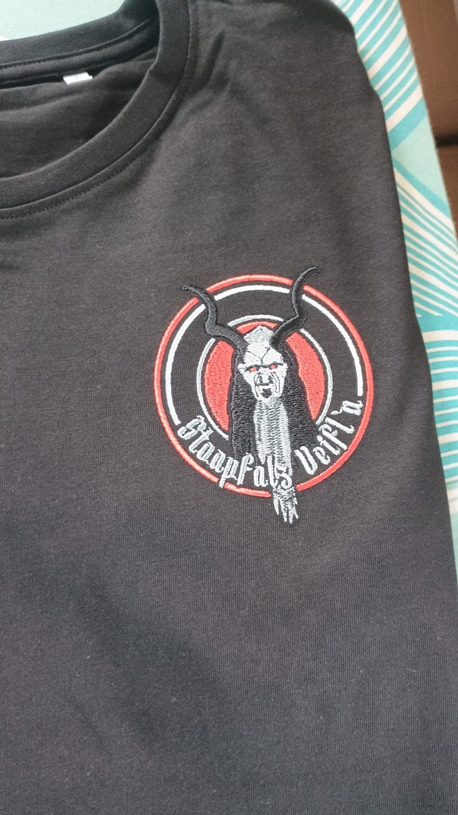 T-Shirt mit Stickerei Stoapfälz Deifl'n
